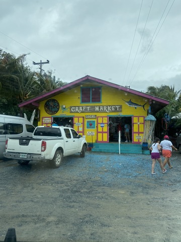 Roatan Private East West, Best Of Island Excursion Fantastic despite the rain!