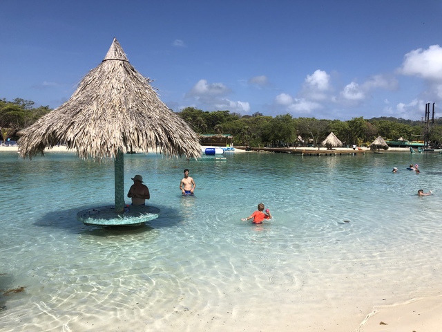 Roatan Zipline and Little French Key Beach Break Excursion Great time for the whole family!