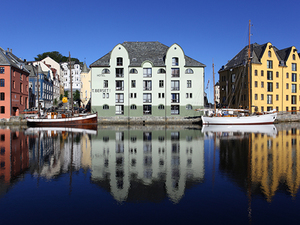 Alesund City Highlights Walking Excursion