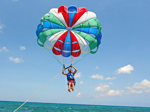 Aruba Parasailing Excursion at Palm Beach