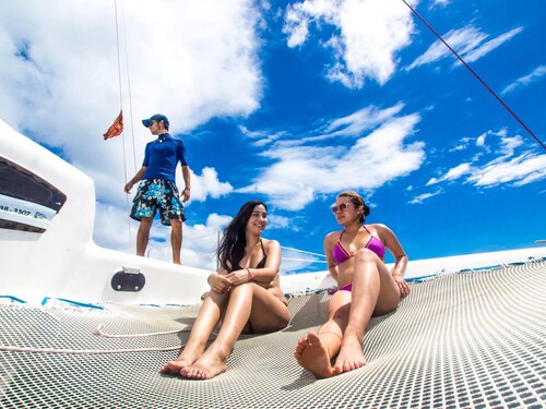 Roatan Catamaran Sail and Snorkel Excursion