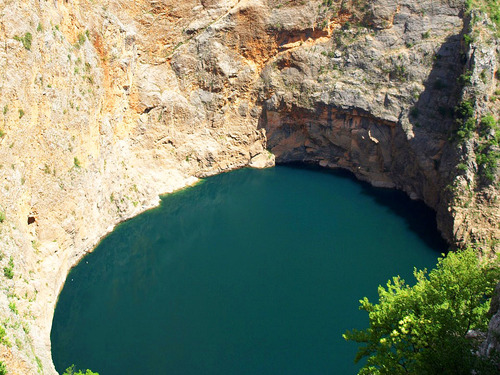 Split Imotski Lakes, Wine Tasting and Peka Lunch Excursion